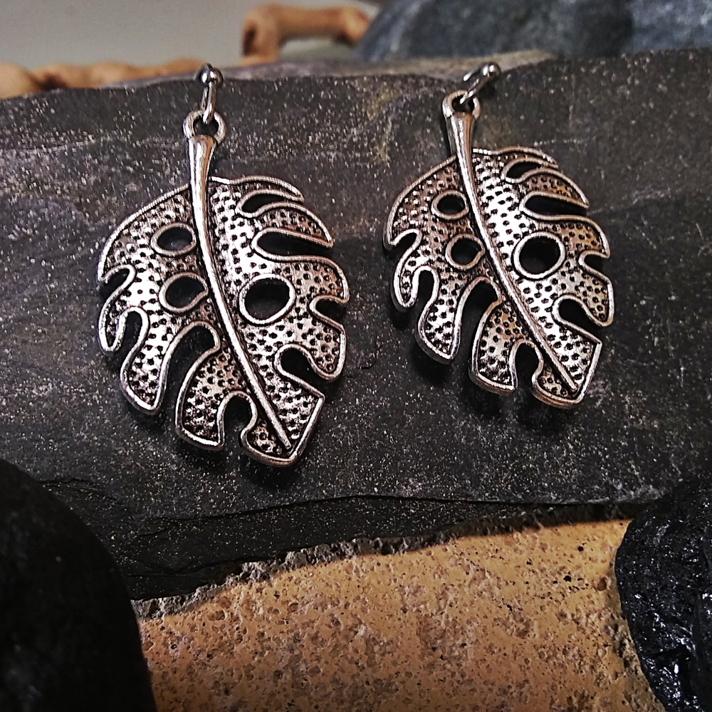 🐞2/$20 Feather Boho Style Silver Tone Earrings - Picture 2 of 3